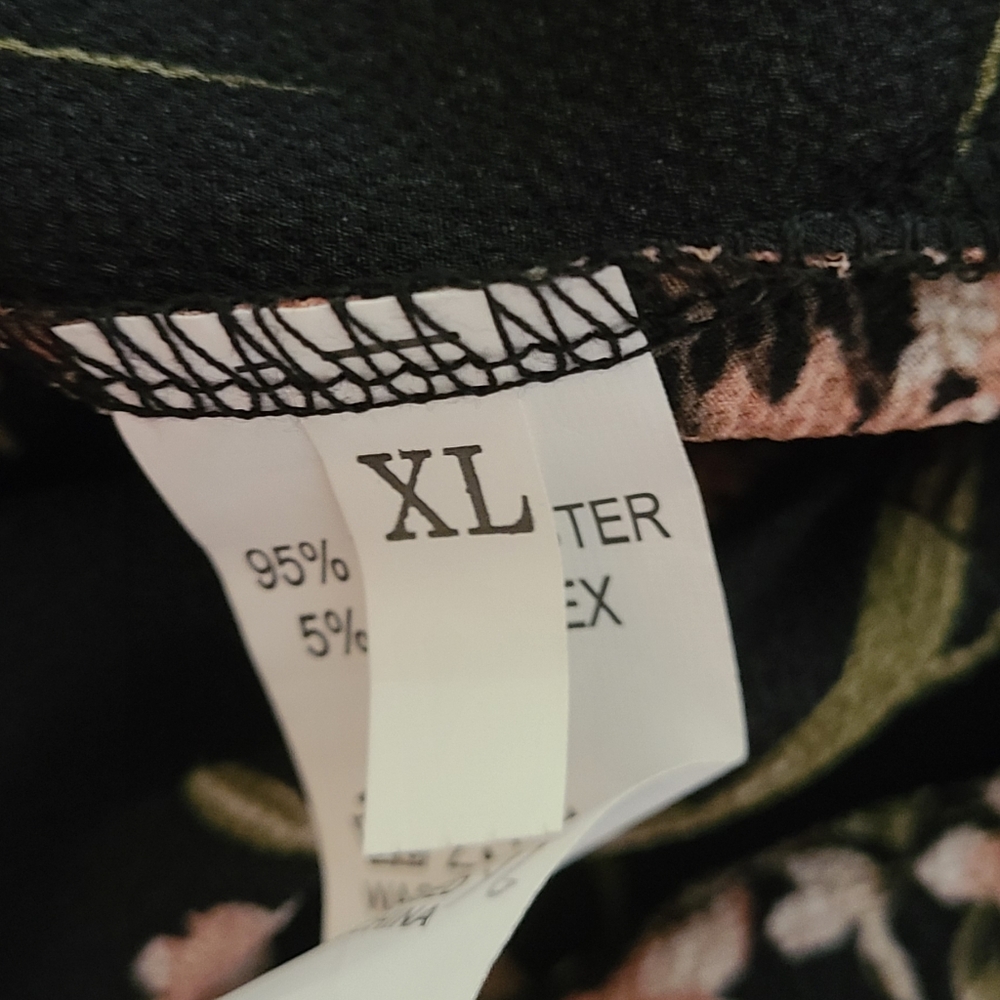 Black floral wrap dress - Picture 2 of 4